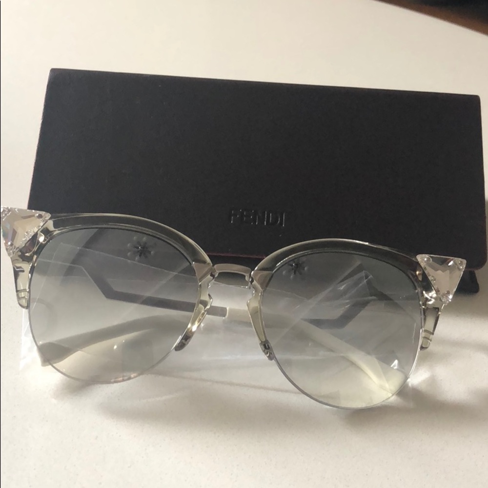 ✨Fendi Cat Eye Sunglasses✨